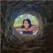 Laureata in lingue, madrelingua inglese, impartisco lezioni individuali